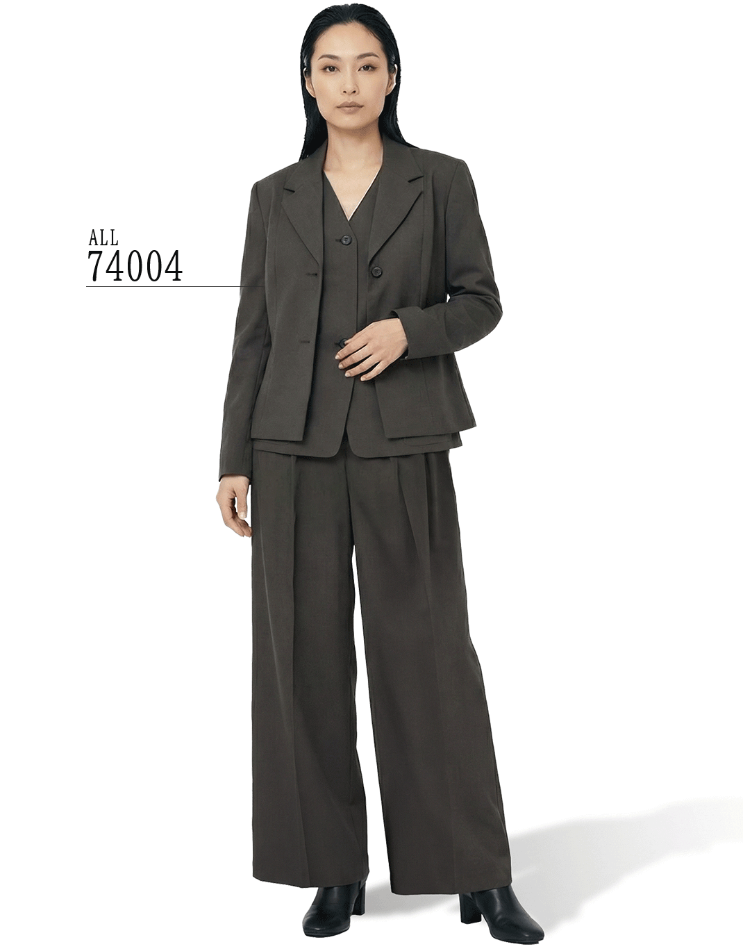 Look 1-1 スーツセットアップ女性着画